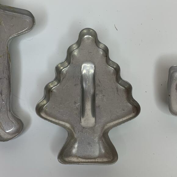 3 Vintage Christmas Tin Aluminum Cookie Cutters Gingerbread Man Santa Tree - Picture 8 of 9